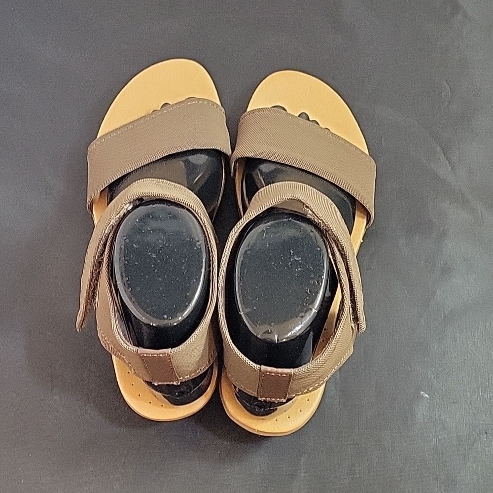 BRAND NEW BARETRAPS DOUBLE VELCRO STRAP OPEN TOE WOMEN"S SANDAL - Picture 5 of 13